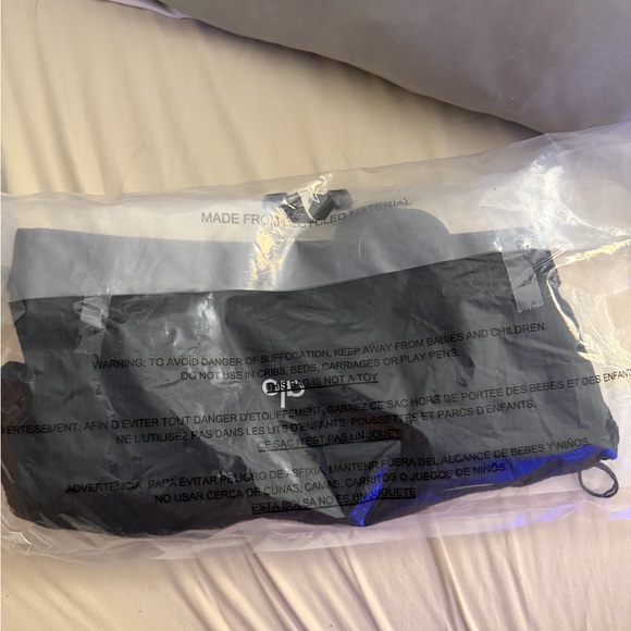 ALO Yoga Black Sports Bra - Picture 4 of 5